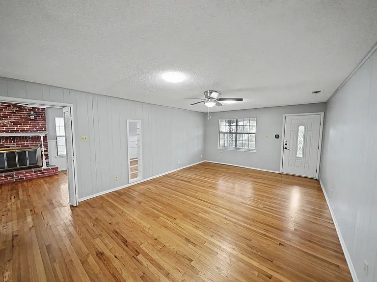 12715 Middle Ln — Photo 10