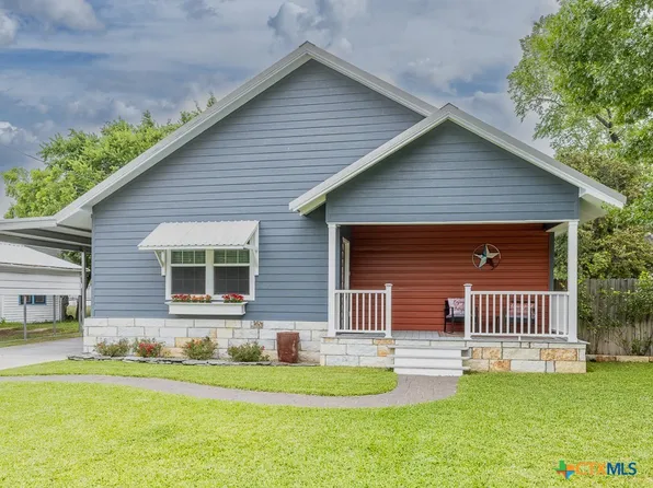 308 W Broadway St, Cuero, TX 77954