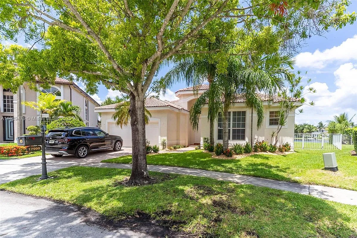 Building Photo - 17999 SW 35th St #HOME
