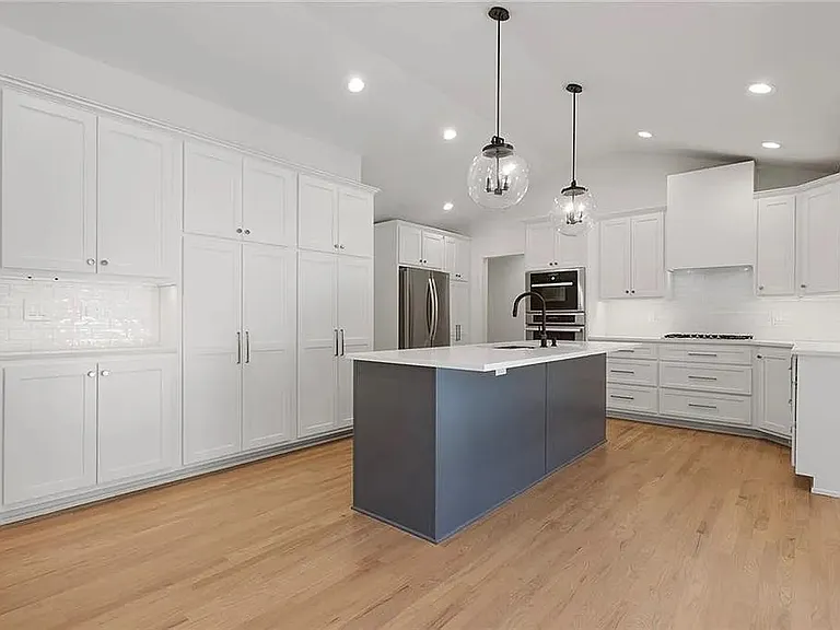 8105 Rosewood Dr — Photo 8