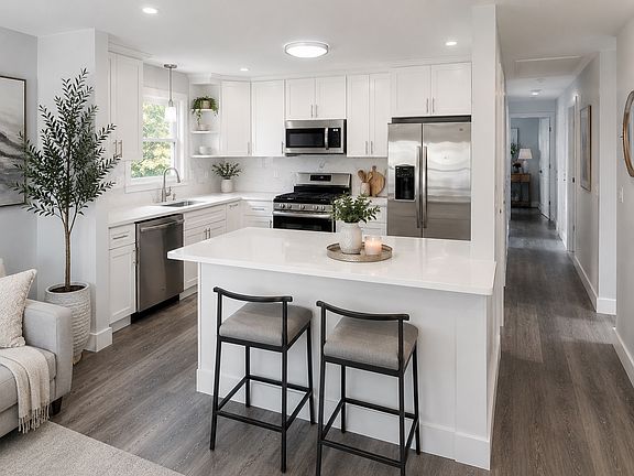 2nd image of 620 Jackson Ave Floor 2