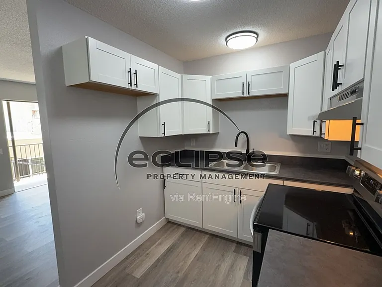 Summit View Apartments — Photo 63