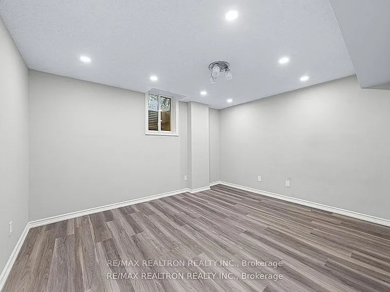 162 Walton Dr #BASEMENT — Photo 12