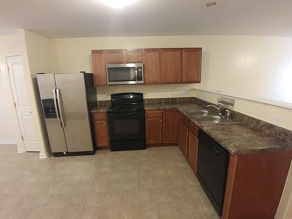 Kitchen with all appliances