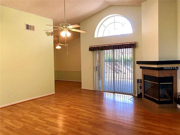 4th image of 2952 Delcrest Dr #3