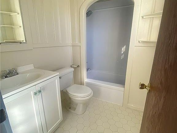 5th image of 4533 Lee Ave #A