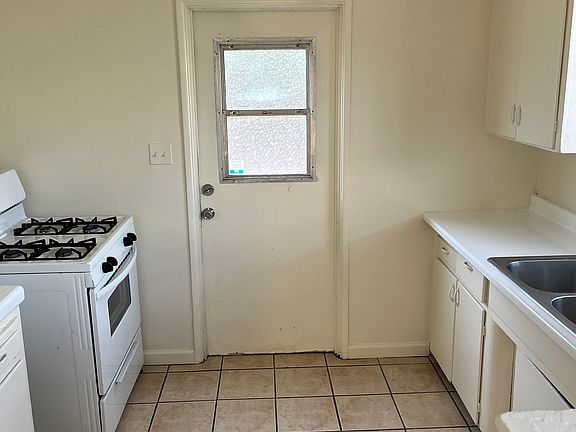 4th image of 4924 69th St