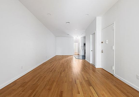 5th image of 221 E 59th St