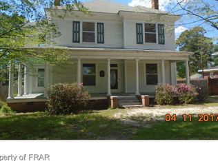 319 N Patterson St, Maxton, NC 28364