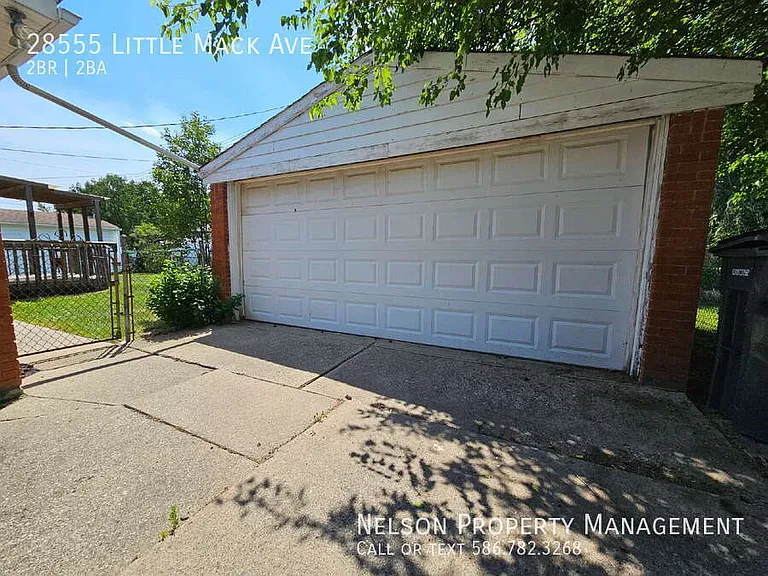 28555 Little Mack Ave — Photo 20