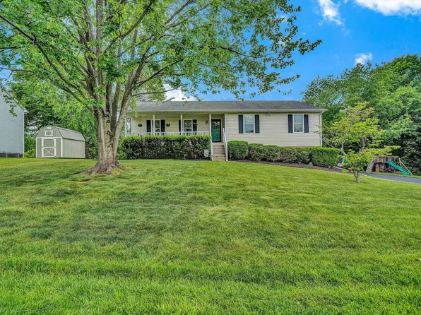 317 Drake Trl, Cloverdale, VA 24077