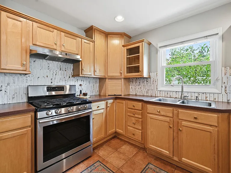 6426 Carriage Dr — Photo 25