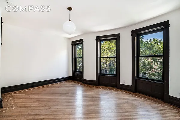 Rented by Compass | media 40