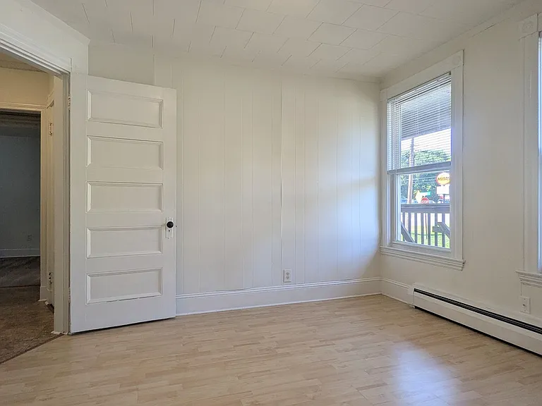 129 College Ave — Photo 8