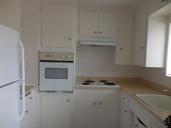 3rd image of 3711 San Remo Dr APT 23