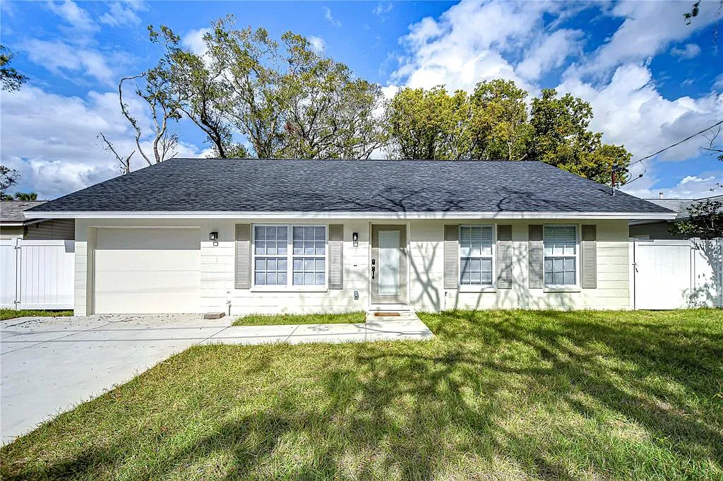 3 bed, 1.0 bath, 1122 sqft, $2,400 — Photo 4