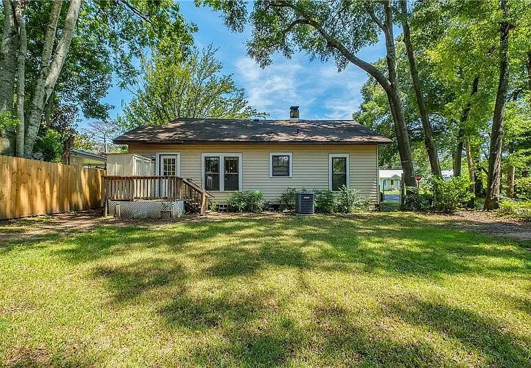 1600 Green St — Photo 12