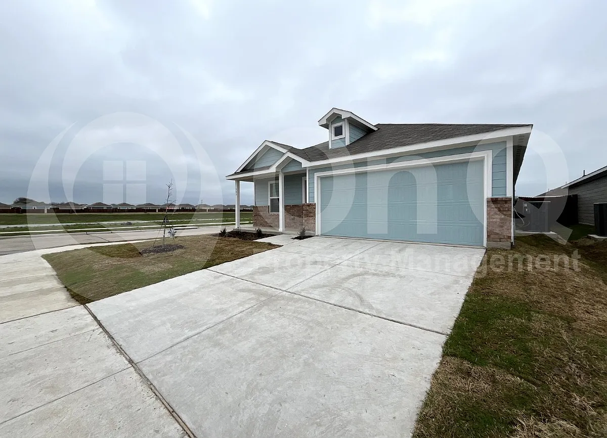 3 bed, 2.0 bath, 1484 sqft, $1,695 — Photo 2
