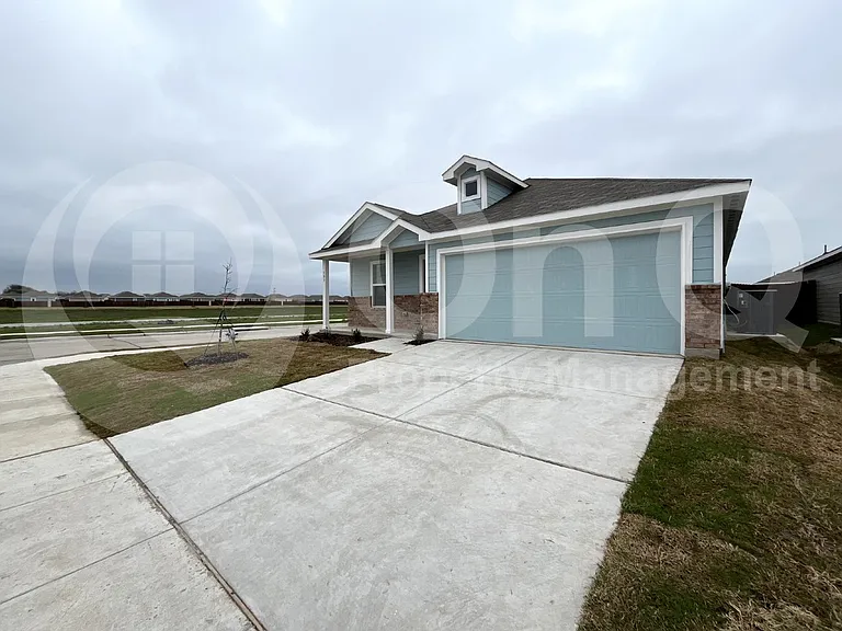 303 Ashbrook Way — Photo 2