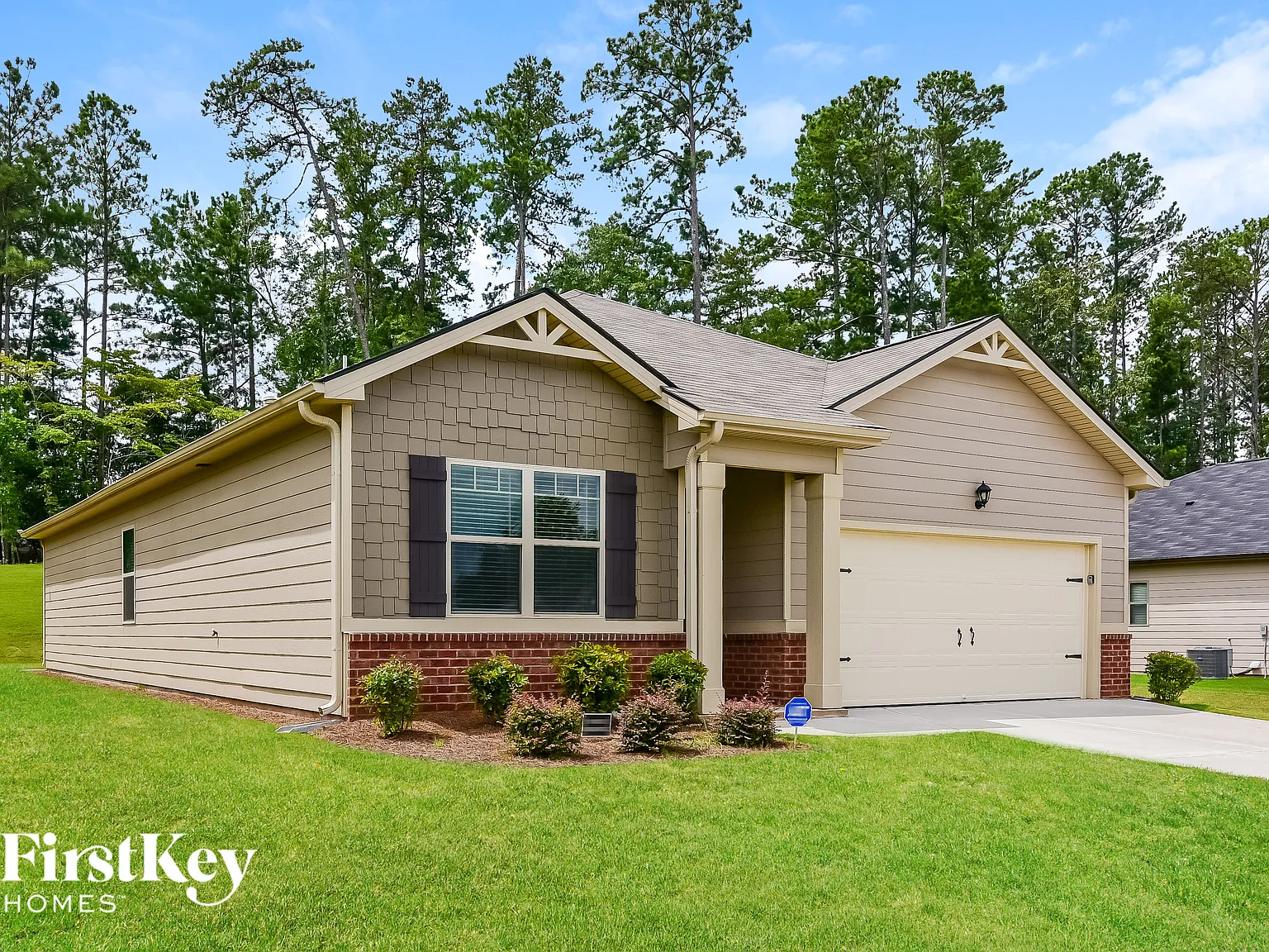 3 bed, 2.0 bath, 1711 sqft, $2,105 — Photo 2