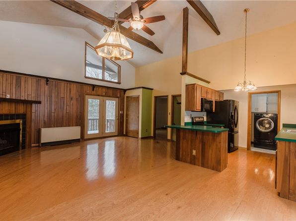 1128 Peninsula Dr, Central City, PA 15926