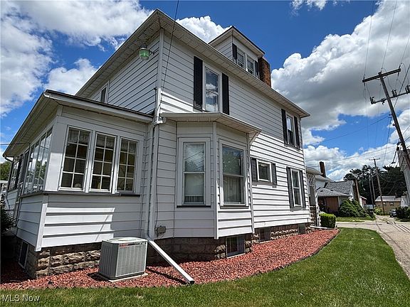 5th image of 134 5th St NE