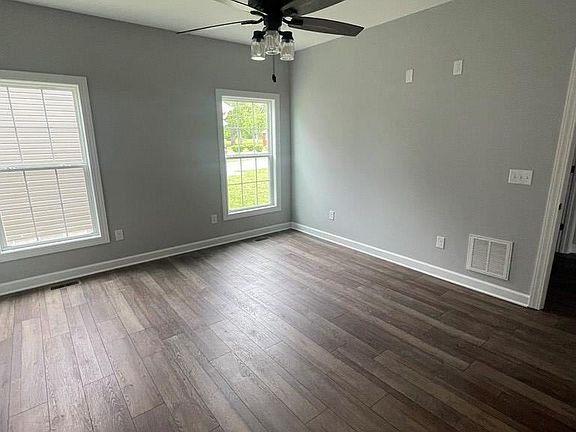 4th image of 455 Browning St
