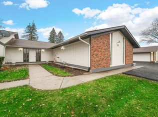 913 Wiltshire Dr APT A, McHenry, IL 60050