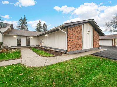 913 Wiltshire Dr APT A, McHenry, IL, 60050