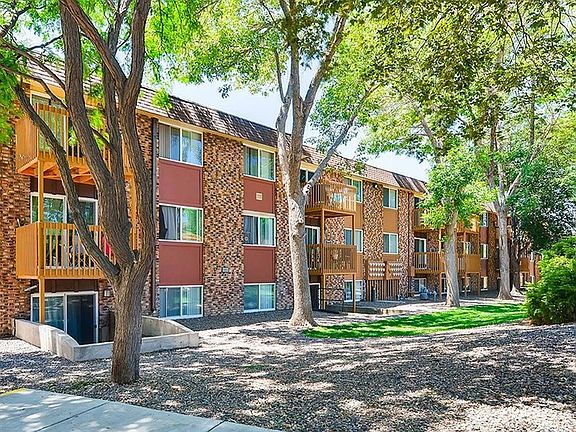 wh_pikesplace_exterior_1200x675