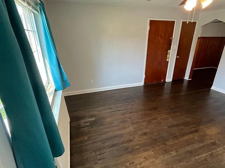 4326 Oakwood Ave — Photo 3