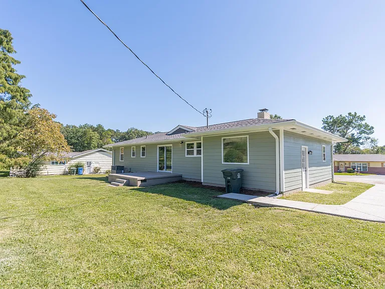 913 Woodmore Ter — Photo 8
