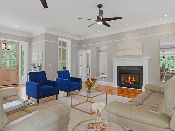 3rd image of 206 Clifton St