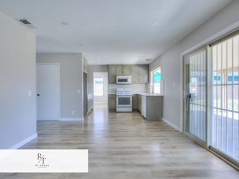 15326 Swarens Ct — Photo 13