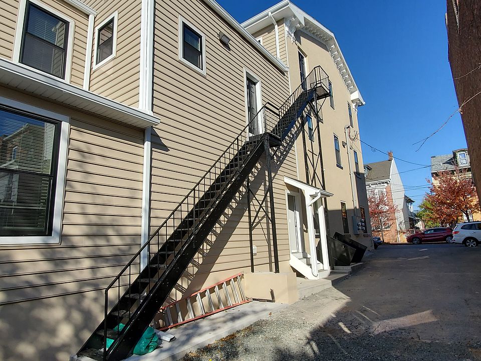 Can also enter into the kitchen from the parking area.