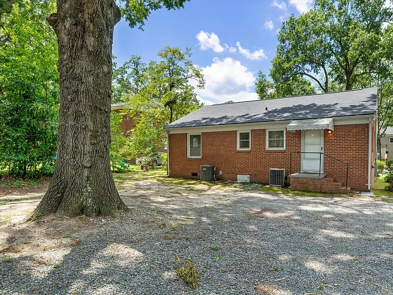814 N Buchanan Blvd #B — Photo 24