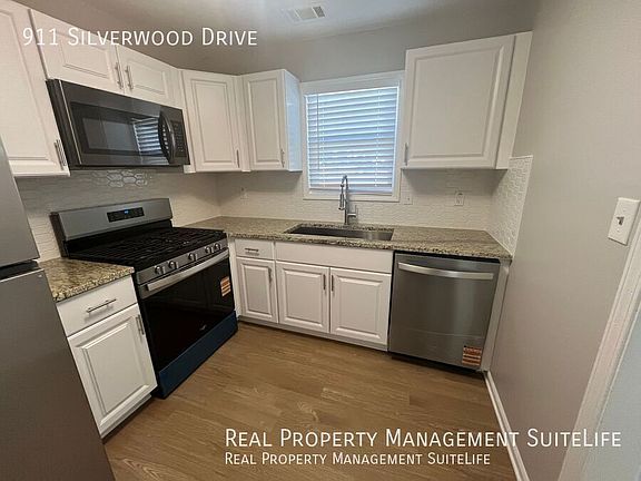 4th image of 911 Silverwood Dr