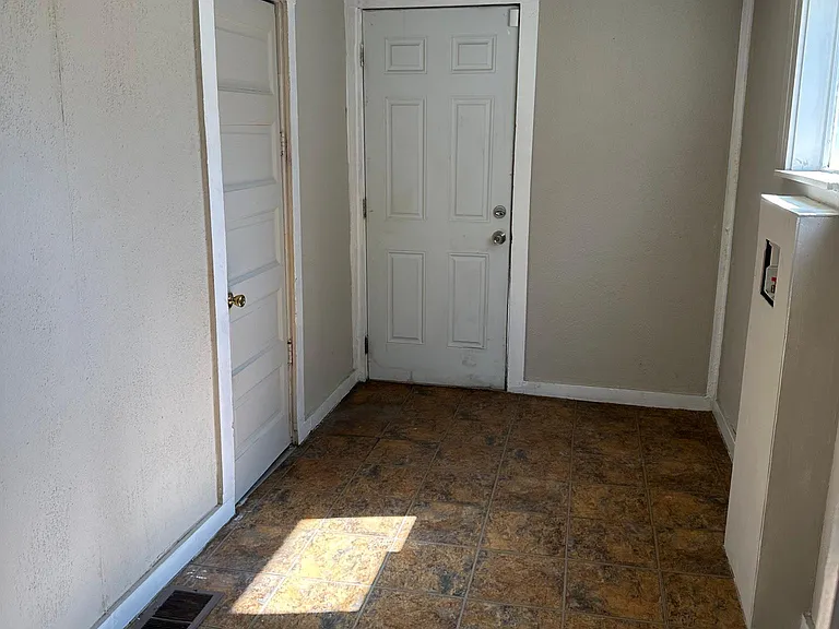 2210 Lee Ave — Photo 8