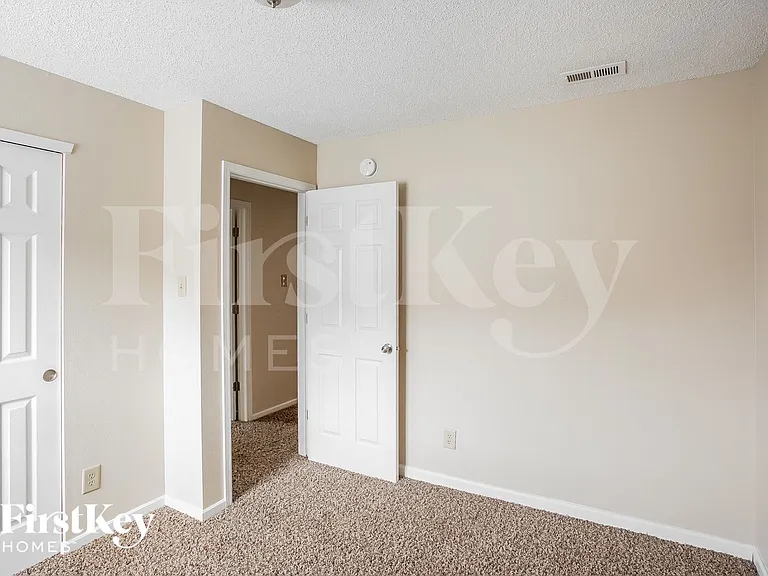 744 Adagio Dr — Photo 10