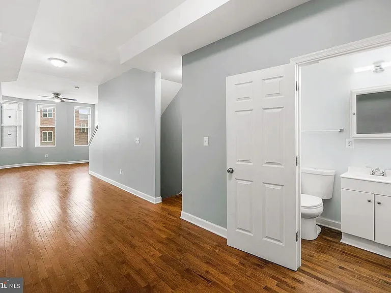 1912 W Baltimore St #2 — Photo 5