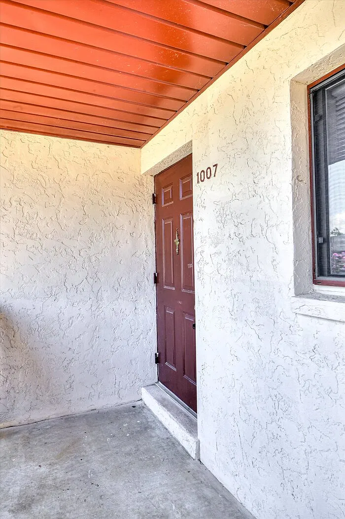 2 bed, 2.0 bath, 850 sqft, $1,275 — Photo 2