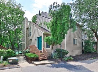 9462 Hunters Creek Dr, Cincinnati, OH 45242