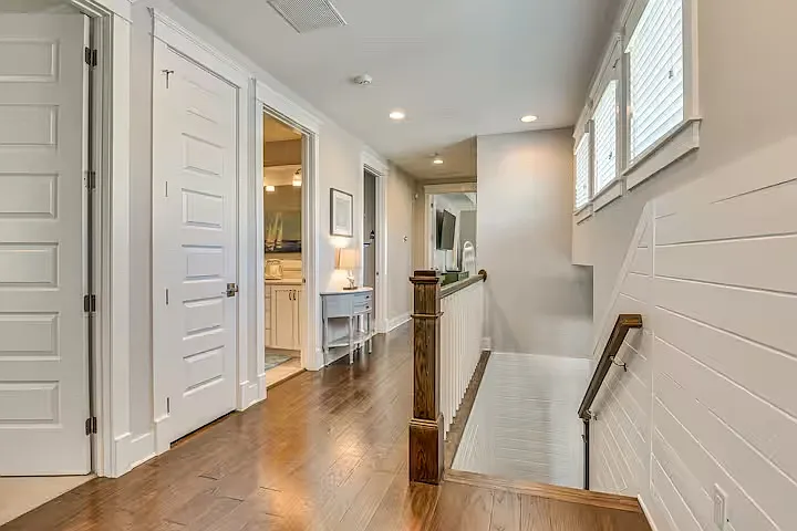 403 Gulfview Cir — Photo 8