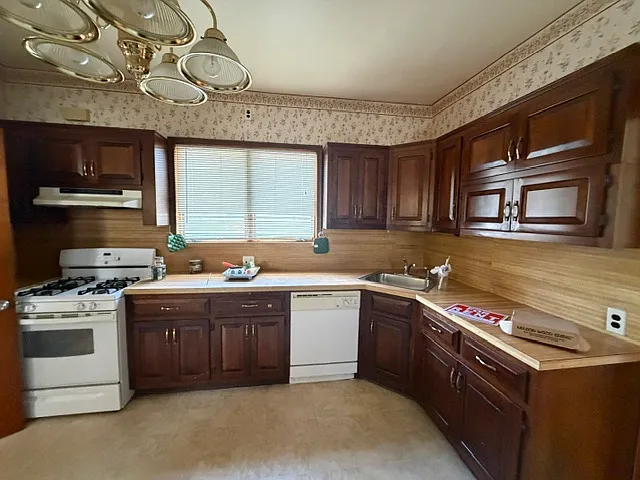 150-152 Blaine St — Photo 5