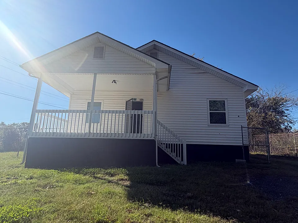 102 Ridge Cir