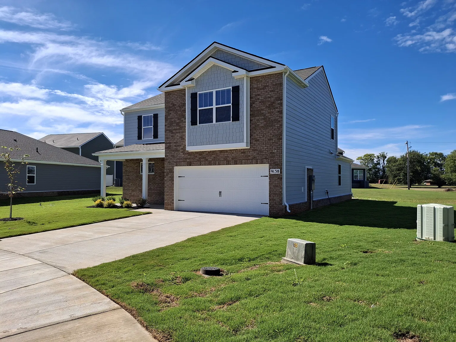 4 bed, 2359 sqft, $2,300 — Photo 2