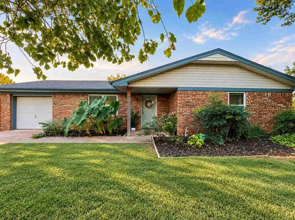 111 Sunny Ln, Elgin, OK 73538