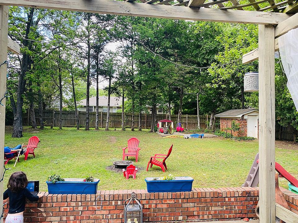 Huge yard, lots of trees 