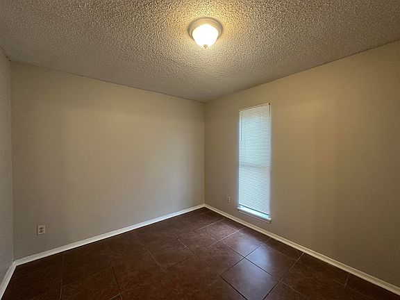 5th image of 2225 Eveningview Dr