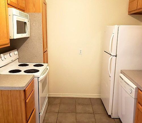 3rd image of 1518 Magnolia Ave APT G
